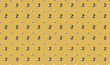 Farklı aksesuarlara sahip renkli arkaplan