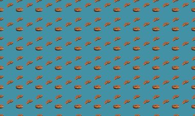 Farklı aksesuarlara sahip renkli arkaplan