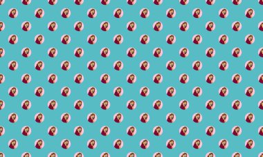 Farklı aksesuarlara sahip renkli arkaplan