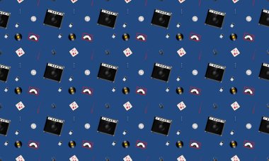 Farklı aksesuarlara sahip renkli arkaplan