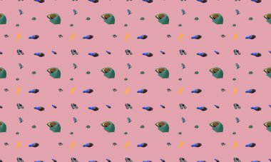 Farklı aksesuarlara sahip renkli arkaplan