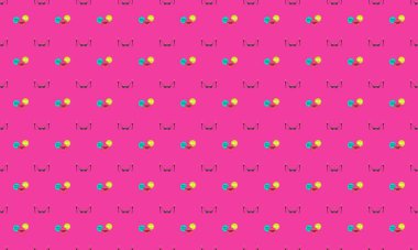 Farklı aksesuarlara sahip renkli arkaplan