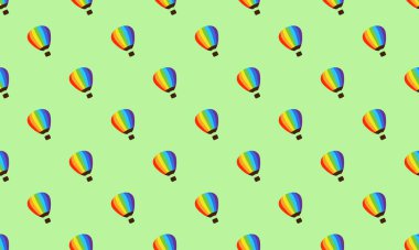 Farklı aksesuarlara sahip renkli arkaplan