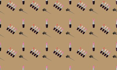 Farklı aksesuarlara sahip renkli arkaplan