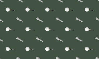 Farklı aksesuarlara sahip renkli arkaplan