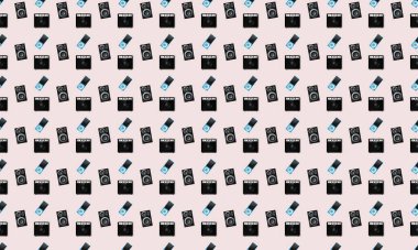 Farklı aksesuarlara sahip renkli arkaplan