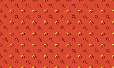 Farklı aksesuarlara sahip renkli arkaplan