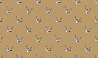 Farklı aksesuarlara sahip renkli arkaplan