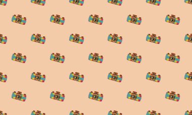 Farklı aksesuarlara sahip renkli arkaplan