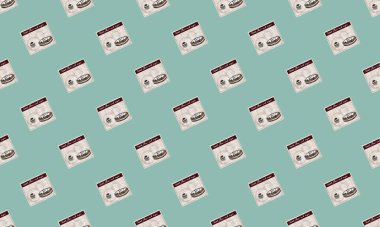 Farklı aksesuarlara sahip renkli arkaplan