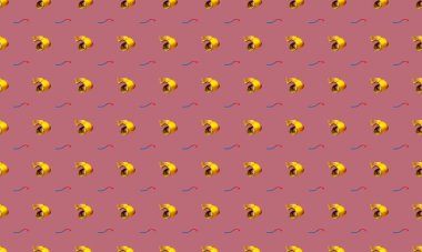 Farklı aksesuarlara sahip renkli arkaplan