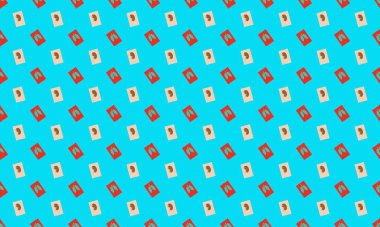 Farklı aksesuarlara sahip renkli arkaplan