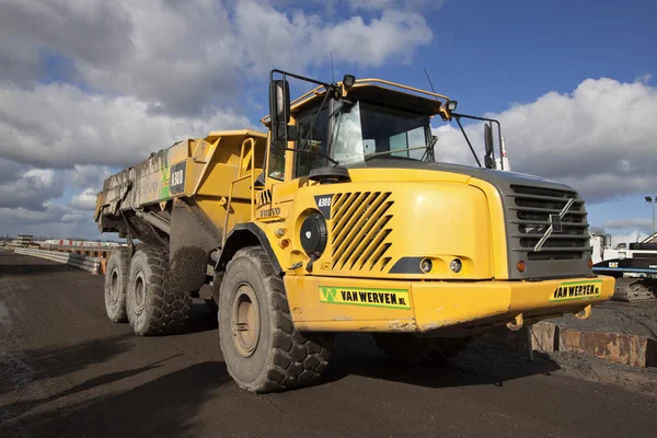 Heavy duty dumper truck — Stock Photo, Image