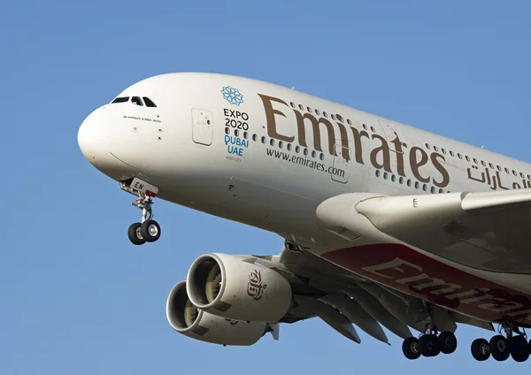 Framsidan av en Airbus A380 Emirates — Stockfoto