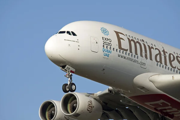 Närbild foto av en Airbus A380 Emirates — Stockfoto