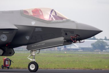F35 bombardıman savaş uçağı kokpiti