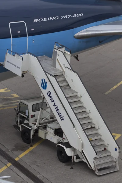 Passagier trappen van een boeing 767 — Stockfoto