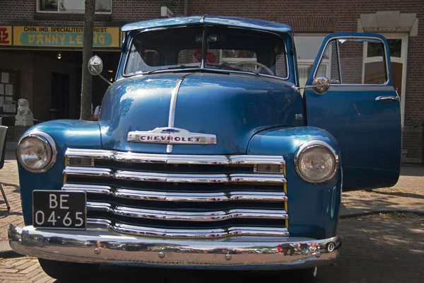 Blaues Auto aus den USA - — Stockfoto