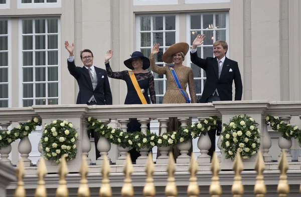 Royal dutch family is waving — Stock Photo, Image