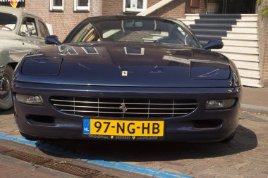 Bir İtalyan Ferrari önden görünümü.