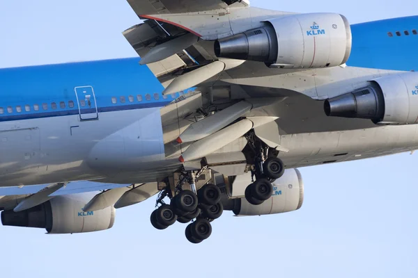 Räder eines Boing 747 Flugzeugs — Stockfoto