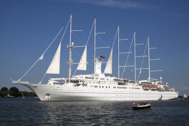 Büyük beyaz Cruisship Wind Surf