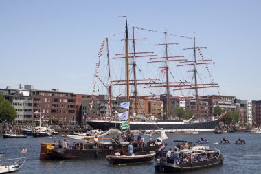 İnsanlar tekne yelken sırasında 2015 zevk..