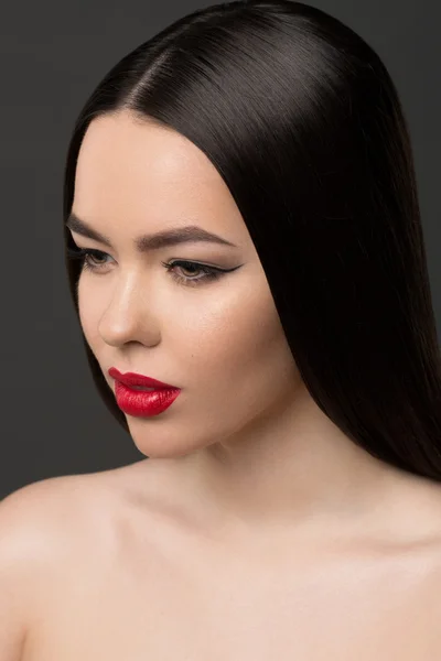 Belleza Modelo Mujer con Cabello Largo Marrón. Cabello sano y Beauti —  Fotos de Stock