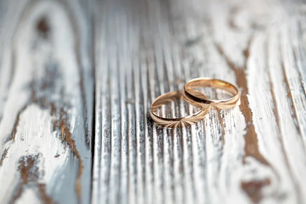 Anillos de boda. Símbolos de boda, atributos. Vacaciones, celebración — Foto de Stock