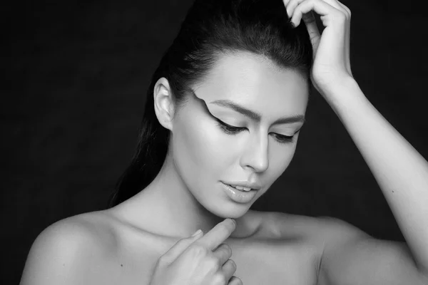 Beautiful woman with art make up. Beauty Model Girl with Long. Black and white photo — Stock Photo, Image