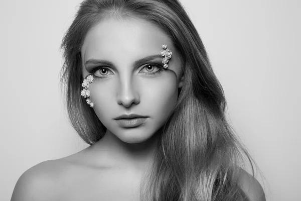 Krásná dívka s jemný make-up — Stock fotografie