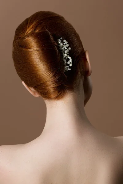 Piękne, zmysłowe woman z elegancką fryzurę. Uroda wesele ha — Zdjęcie stockowe