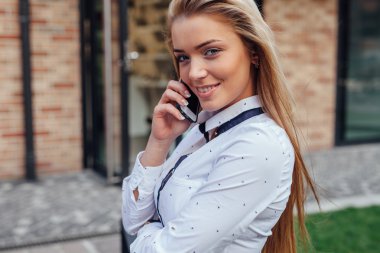 Evet güzel bir genç kız portresi. 