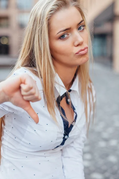 Portrait of a sad and lonley girl. Urban background. Negative em — Stock Photo, Image