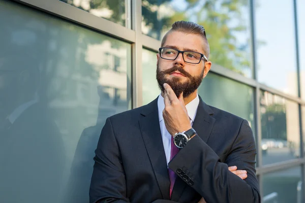 Young bearded businessman thinking abut plans for the weekend. — Stock Photo, Image