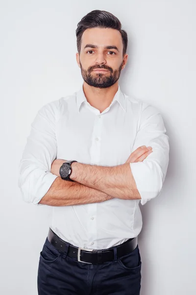 Portrait of a young businessman in a white shirt with arms cross — Stock Photo, Image