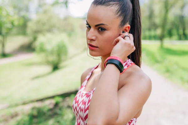 Girl is putting on headphones before workout. — Stock Photo, Image