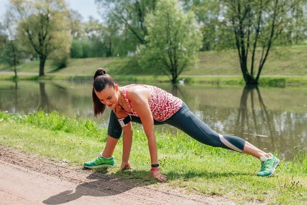 Girl having a worm-up before running. — Stock Photo, Image
