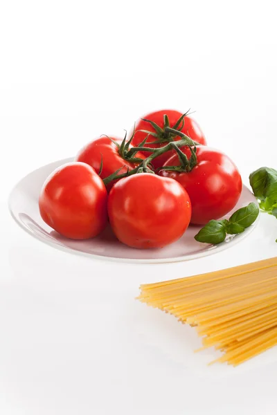 Fresh red tomatoes and pasta — Stock Photo, Image