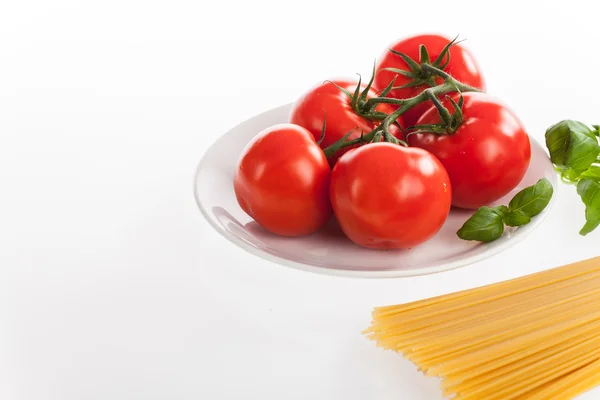 Fresh red tomatoes and pasta — Stock Photo, Image