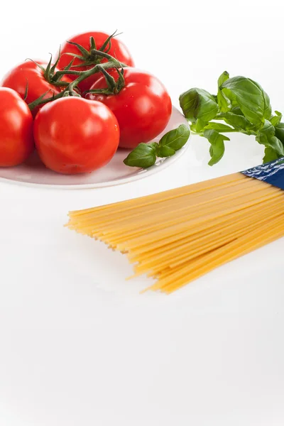 Fresh red tomatoes and pasta — Stock Photo, Image