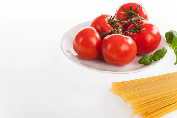 Fresh red tomatoes and pasta — Stock Photo, Image