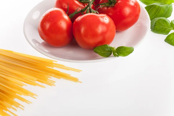 Fresh red tomatoes and pasta — Stock Photo, Image