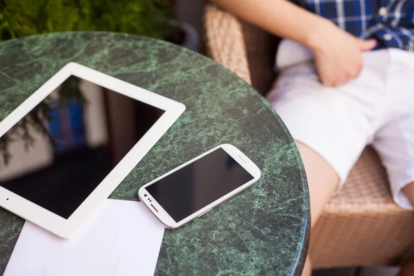 Digital TabletPC med rörlig smartphone. — Stockfoto