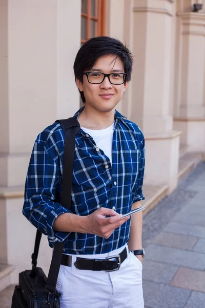 Asian man with mobile smartphone. — Stock Photo, Image