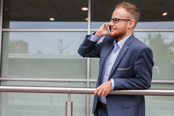 Businessman talking by phone — Stock Photo, Image