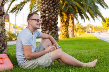 turistik palm cep telefonu ile altında