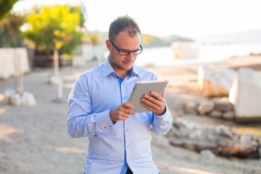 Mobil tablet pc ile genç turizm