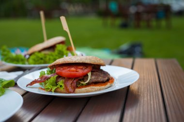 lezzetli bak hamburger.