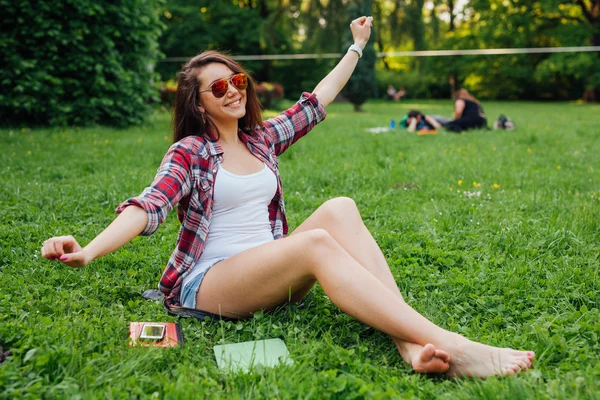 Brown hair girl spending free time — Stock Photo, Image